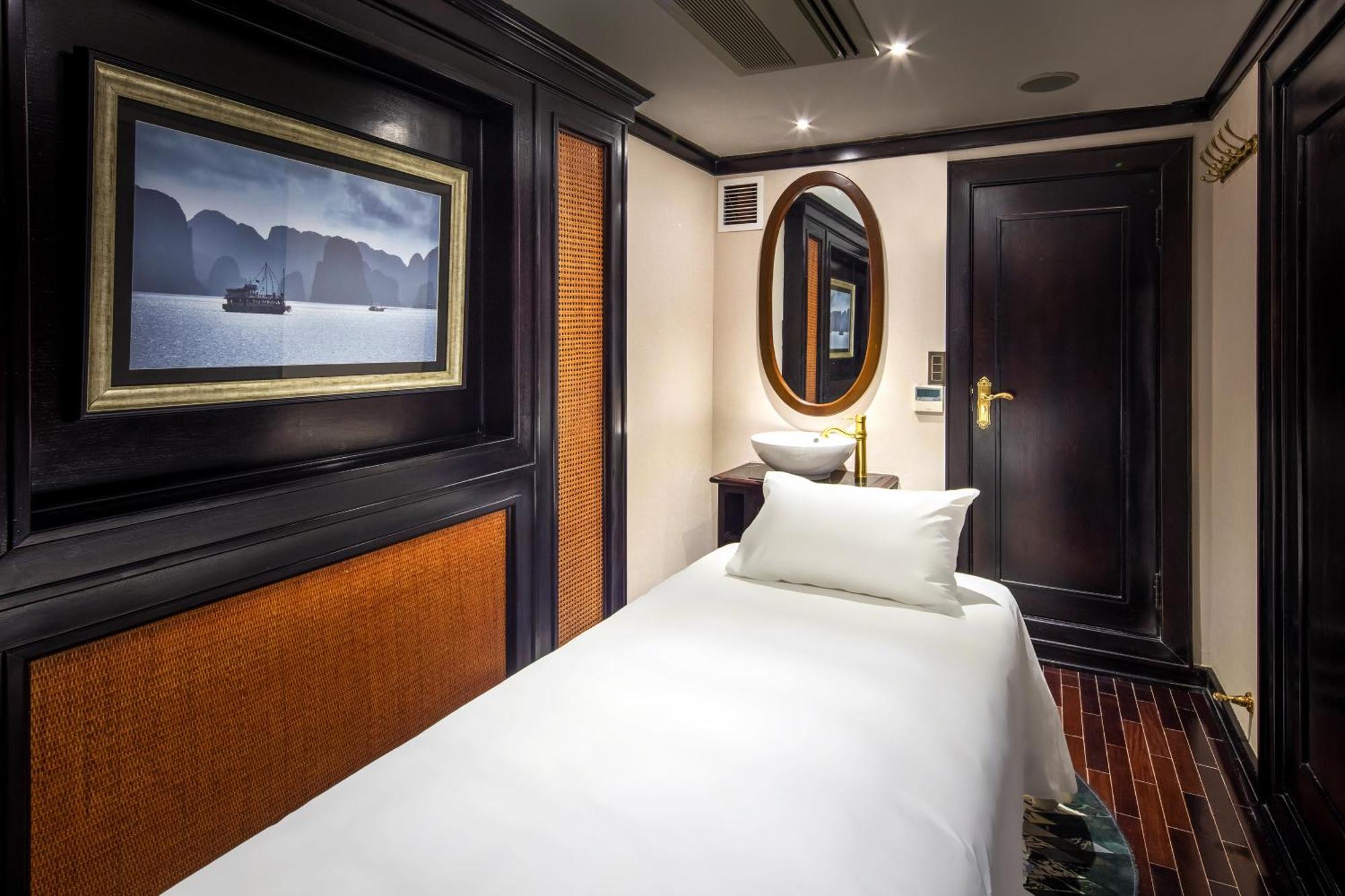 Ambassador Cruise Halong Bay Hotel Hạ Long Ngoại thất bức ảnh